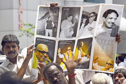 Supporters, media outside Kauvery Hospital in Chennai where DMK Chief Karunanidhi is admitted. (Photo | Martin Louis/ EPS)