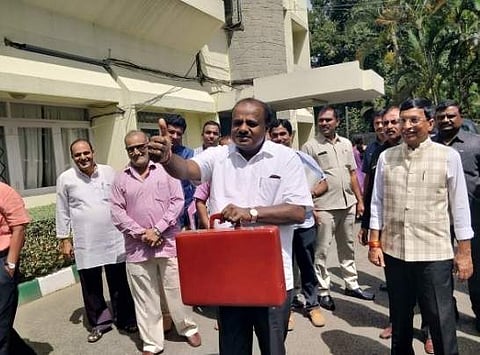 Karnataka CM HD Kumaraswamy ahead of presenting his maiden state budget in Bengaluru on Thursday. (Photo | Twitter)