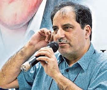Journalist Iftikhar Gilani speaking on state of media in Kashmir, in Hyderabad on Saturday | S Sembagapandiyan