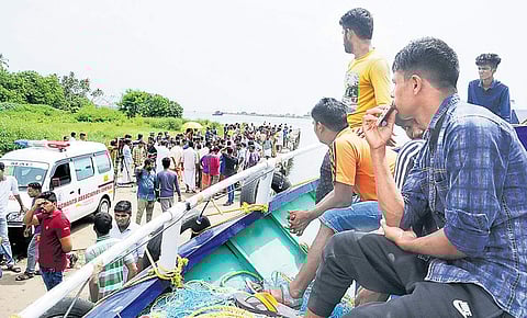 Fisherfolk anxiously wait for the rescue boats to arrive at the Munambam harbour. (File photo | A Sanesh.)