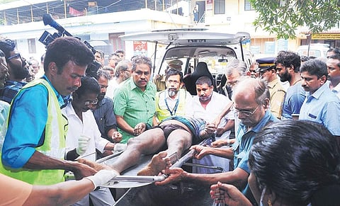 A fisherman’s body being shifted to the mortuary at North Paravur Taluk Hospital (File | EPS)