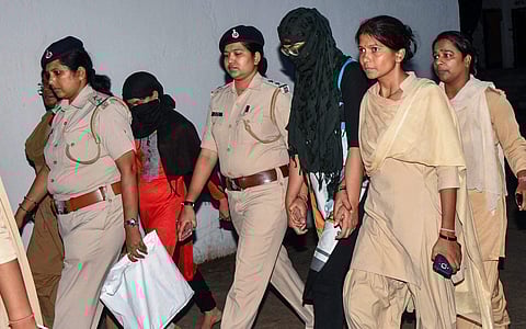 Police personnel produce Manisha a secretary at an NGO which ran the shelter home for mentally-challenged women where two inmates died under mysterious circumstances at a civil court in Patna on August 13 2018. (Photo | PTI)