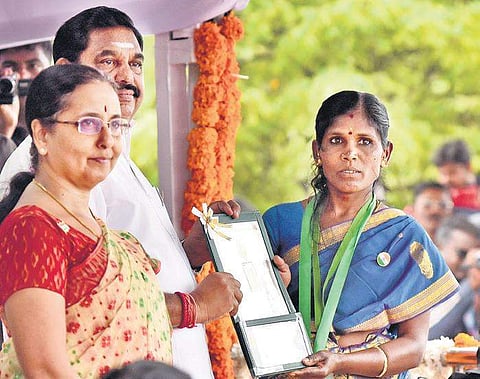 Muthumari receives the Kalpana Chawla award from the CM | P Jawahar