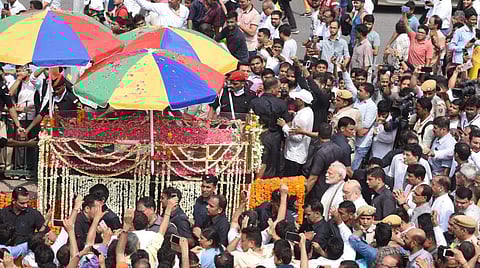 Mortal remains of former prime minister Atal Bihari Vajpayee being taken from the BJP headquarters to Rashtriya Smriti at DDU Marg for the last rites, in New Delhi. (Photo | Parveen Negi)