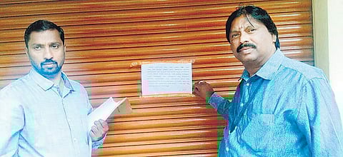 BBMP officials shutting down establishments in Indiranagar