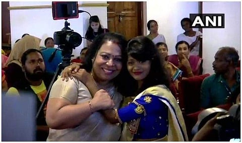 Clad in a designer Khadi Kerala half-saree, Hanan walked the ramp amid thunderous applause from the audience at the Kanakakkunnu Palace in the heart of the city. (Photo | ANI Twitter)