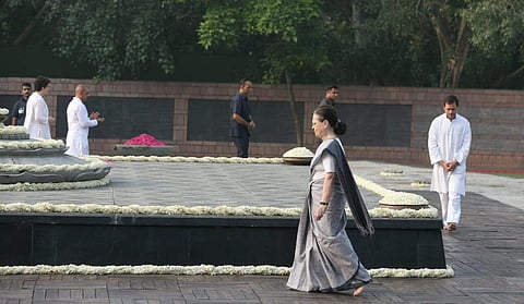Congress President Rahul Gandhi, Sonia Gandhi, Priyanka Gandhi and Robert Vadra paying homage on the 74th Birth Anniversary of Rajiv Gandhi at the Vir Bhumi in New Delhi on Monday. (Photo | Shekhar Yadav/EPS)