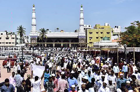 Chennai Muslims offer their Bakrid prayer at the Triplicane Mosque in Chennai on Wednesday.(Photo | EPS/ Ashwin Prasath)