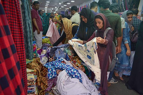 People in festive shopping at the SM street in Kozhikode. (Photo | EPS / Manu R Mavelil)