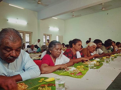 Flood survivors having Onam Sadhya at a relief camp . (Photo| BP Deepu)
