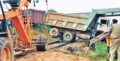 Goods train hits truck