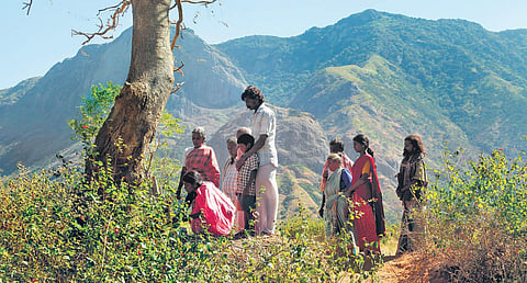 A still from the movie Merku Thodarchi Malai.