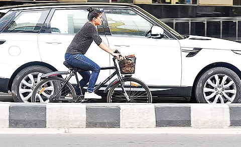 There are approximately 45,000 cyclists in the city, but hardly any cycle lanes