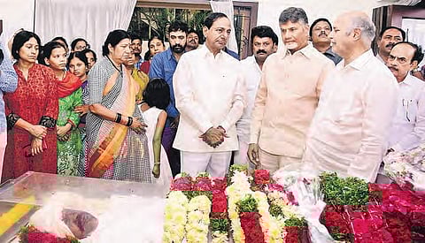 Chief Minister Chandrababu Naidu with his Telangana counterpart K Chandrasekhar Rao at the residence of Harikrishna in Hyderabad on Wednesday| Express