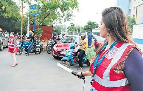 Women volunteers from various tech companies in Cyberabad are now going to help traffic police manage busy junctions in rush hour | S.Senbagapandiyan