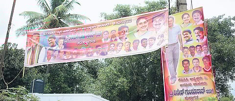 Several localities in the city continue to be plagued by flex menace even after High Court order | Shriram BN