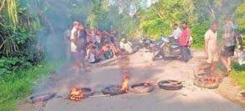 Agitating farmers block road at Kansar gram panchayat on Sunday | Express
