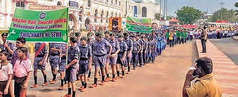 Students take part in ‘Swachh Rail- Swachh Bharat’ campaign on Saturday | Express