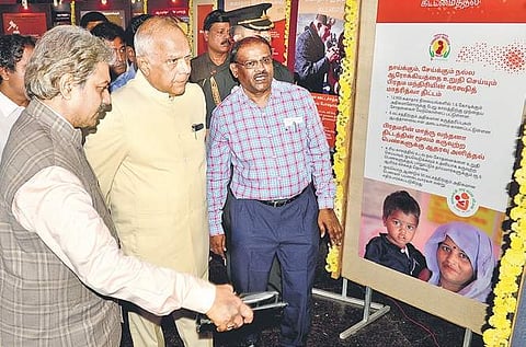 Governor Banwarilal Purohit at the exhibition titled ‘Saaf Niyath - Sahi Vikas’ at Koyambedu Mofussil bus terminus on Saturday | D SAMPATH KUMAR