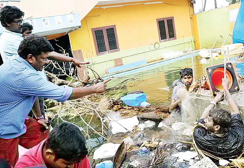 Rocky Nagooran with director Parthiban and Vishal