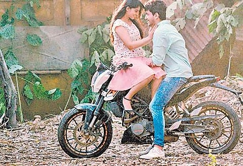 A still from Naduve Antaravirali