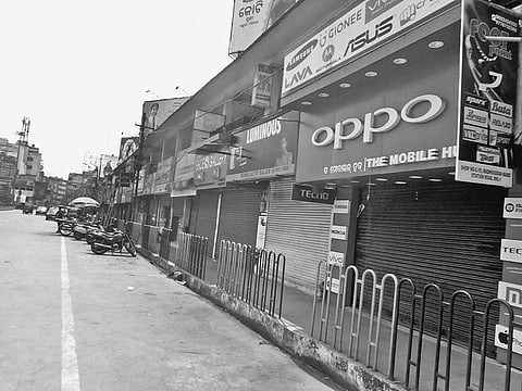 A street wears deserted look due to nationwide strike called by CAIT in Rourkela on Friday | Express