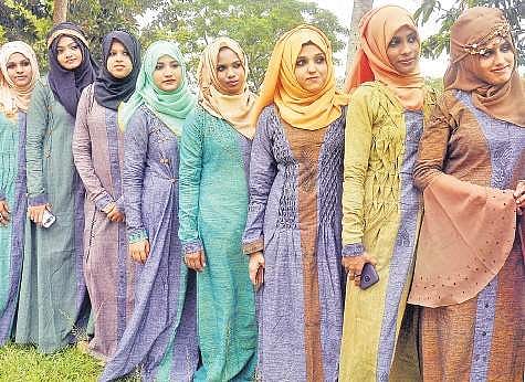 Models in khadi purdah