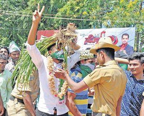 JD(S) workers celebrate in Ullal