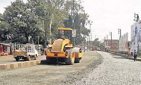 The ongoing repair work of Khanapur Road in Belagavi on Thursday.
