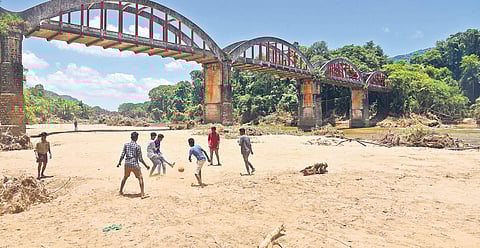 Three weeks ago, Periyar at Neriamangalam was overflowing at a distance of 500 m from the banks. Now, water has receded to unprecedented levels. Locals say water level has never been so low in the past three decades | Albin Mathew