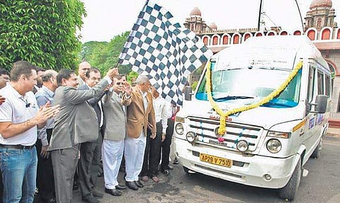 Chief Justice Raghvendra Singh Chauhan, launching shuttle services between High Court and MGBS Metro station in Hyderabad on Monday