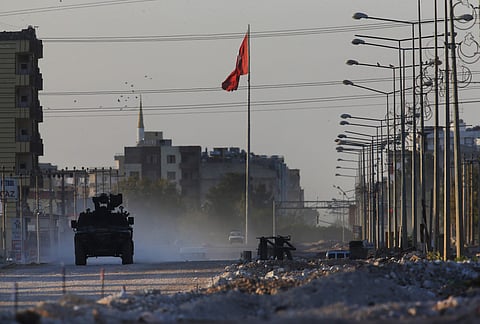 A Turkish police armored vehicle patrols the town of Akcakale, Sanliurfa province, southeastern Turkey, at the border with Syria (Photo| AP)
