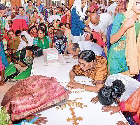 Faithful offer prayers at the tomb of St Mariam Thresia at Kuzhikkattussery in Thrissur on Sunday. (Photo | EPS)
