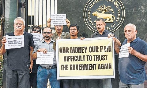 Protestors outside RBI