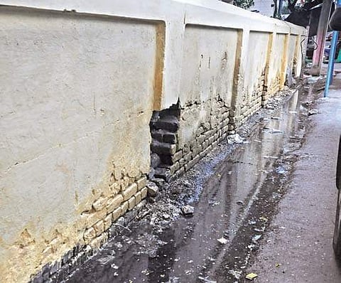 Vijayawada's Karnati Rammohan Rao Municipal High School wall (Photo |EPS)