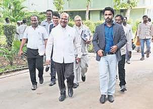 NCSK chairman Manhar Valij Bhai Zala with VMC commissioner (Photo |EPS)