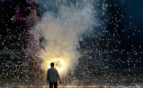 Narendra Gupta, president of the Sadar Bazaar fireworks and general traders association, said only 12 people applied for licences. (File photo | PTI)