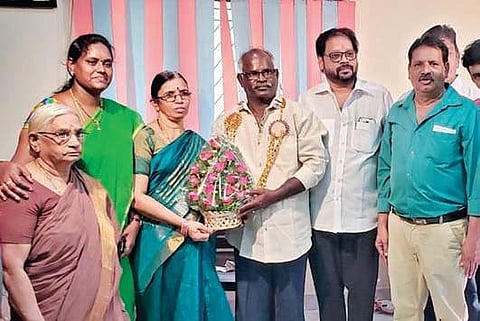Dharmadi Satyam being felicitated by Sannidhanam Sastry and others at CP Brown Mandiram in Rajamahendravaram on Thursday I Express