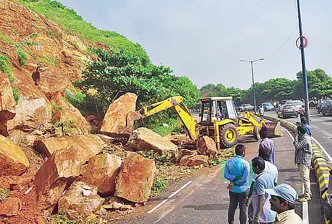 Boulders Kailasagiri which fell on Vizag Bheemili beach road near Tenneti park being cleared using earthmovers in Visakhapatnam | G Satyanarayana
