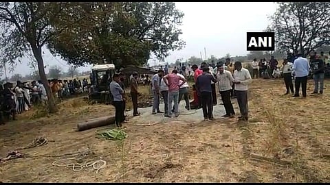 Rescue team members working on saving four-year-old Roshan who fell in a borewell in Madhya Pradesh's Dewas district in 2018. (File photo | ANI)