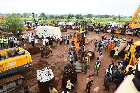 A scene from the spot where rescue operation to save Sujith Wilson is in progress (Photo | MA Ashok Kumar, EPS)