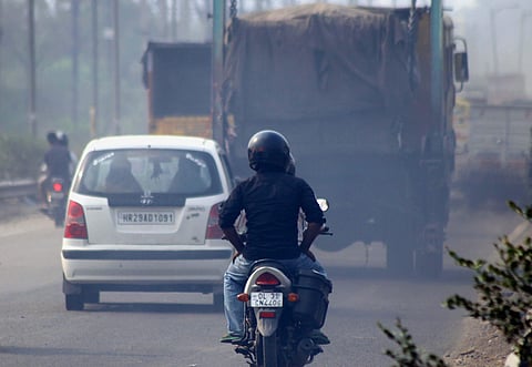 Air pollution reduces visibility in New Delhi (Photo| IANS)