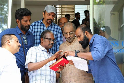 Nedumudi Venu on the sets of Orange Marangalude Veedu