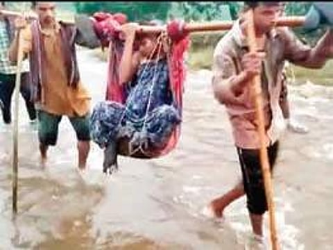 Pregnant woman taken on doli for 16 km to hospital in Salur mandal (Photo |EPS)