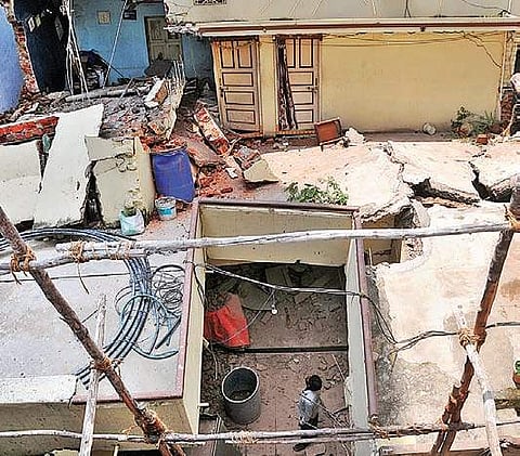 GHMC and DRF workers demolishing the two-storeyed building which collapsed at Goshamahal in Hyderabad on Thursday | S Senbagapandiyan