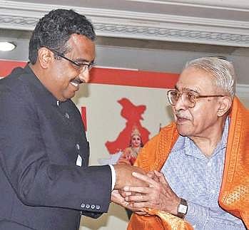 BJP leader Ram Madhav with Lt Gen Mohammed Ahmed Zaki at a meeting on abrogation of Article 370 in Hyderabad on Friday | Sathya keerthi