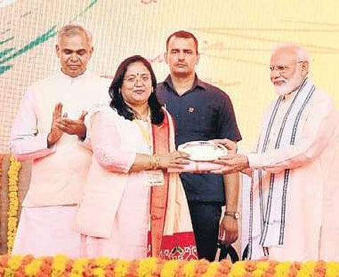 Pedapalli District Collector A Sri Devasena collects award for her district's first rank in cleanliness (Photo |EPS)