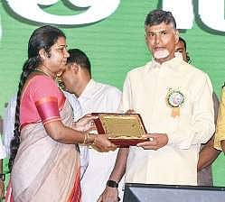GMC chief Ch Anuradha receiving the award from Former CM N Chandrababu Naidu in Vijayawada (Photo | EPS)
