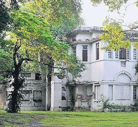 Some newly-elected MPs, who won in the LS election, have been living in temporary accommodations as ex-MPs have not vacated official bungalows.