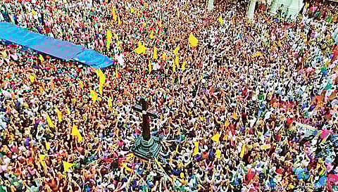 Thousands of faithful gathered at Marthoma Cheriyapalli in Kothamangalam to reenact the historic Coonan Cross Oath on Sunday (Photo | EPS)